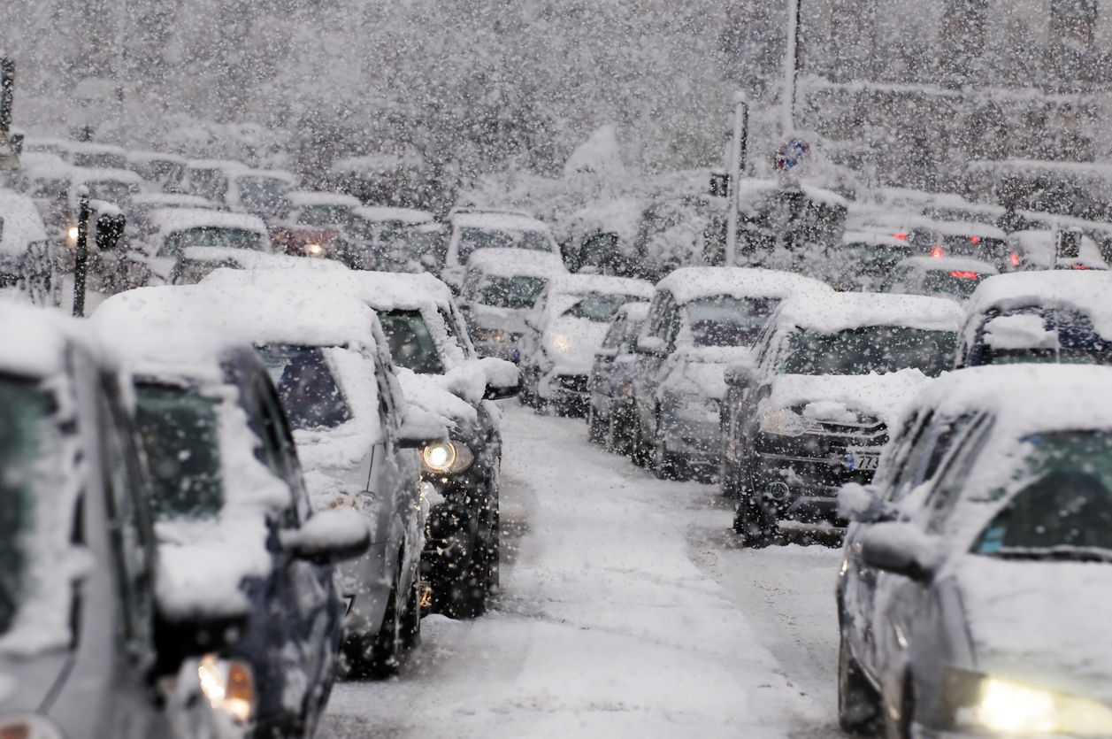 15 Important Things to Keep in Your Car During Winter